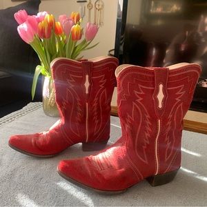 Cute red cowboy boots!